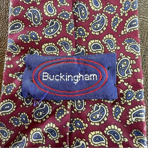 Buckingham Men's Red Paisley Dress Tie Made in USA - Picture 6 of 8